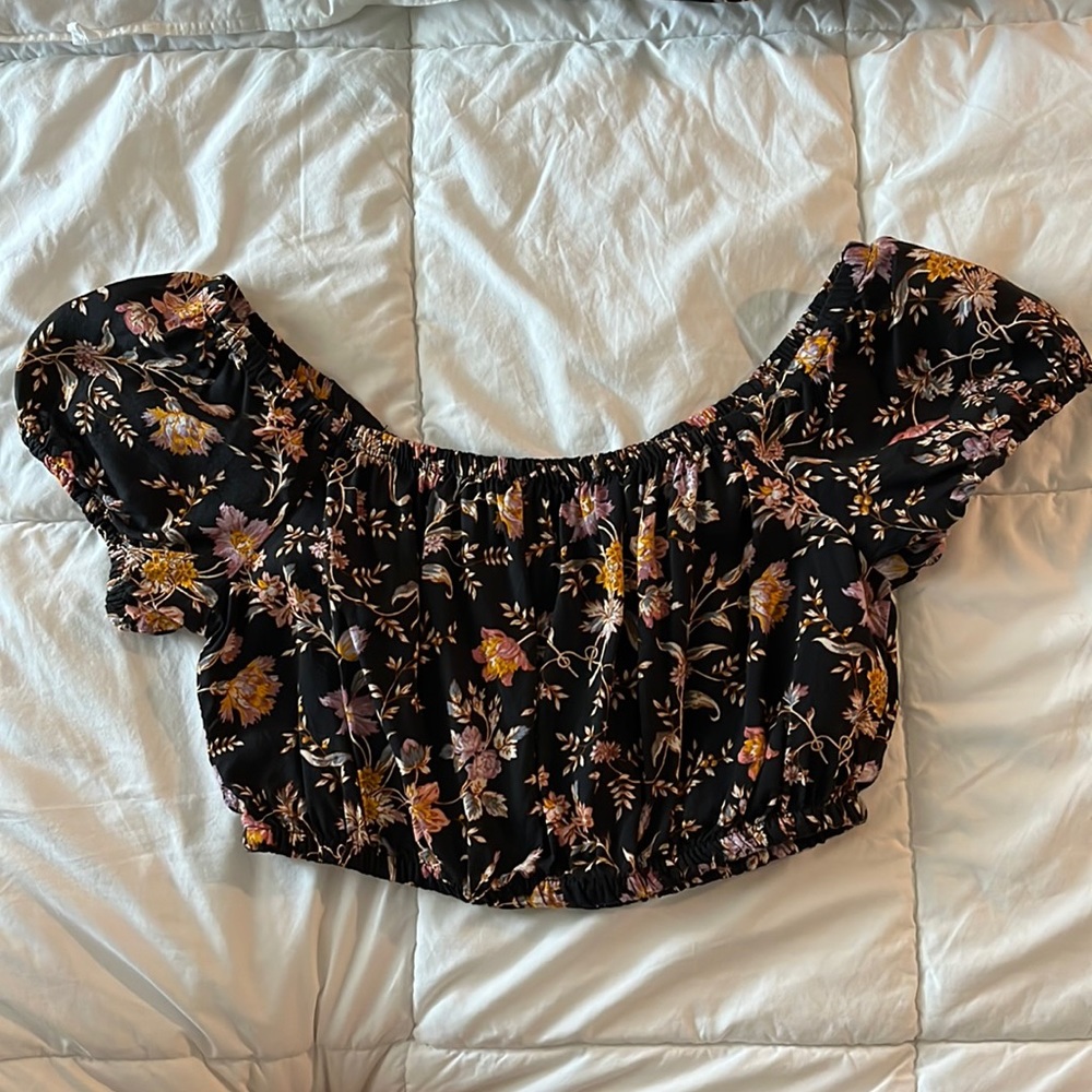 American Eagle Outfitters cropped top. Size XS